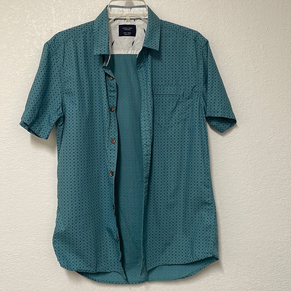 Men’s shirt sleeve button down